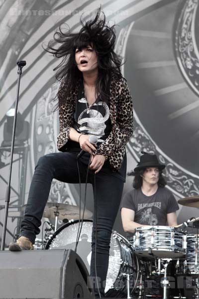 THE DEAD WEATHER - 2010-07-02 - BELFORT - Presqu'ile du Malsaucy - Alison Nicole Mosshart - John Anthony Gillis [Jack White]